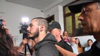 "Полицаите ме заплашиха с изнасилване": Обивненият за убийството студент остава в ареста